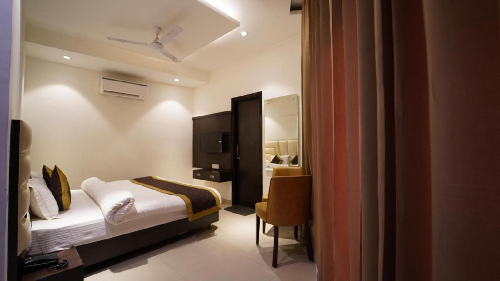 Hotel Avi Inn 암리차르 외부 사진